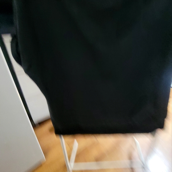 Fabletics Ladies Size Medium Black Grey Workout Top Cap Sleeves Round Neckline - Picture 13 of 16